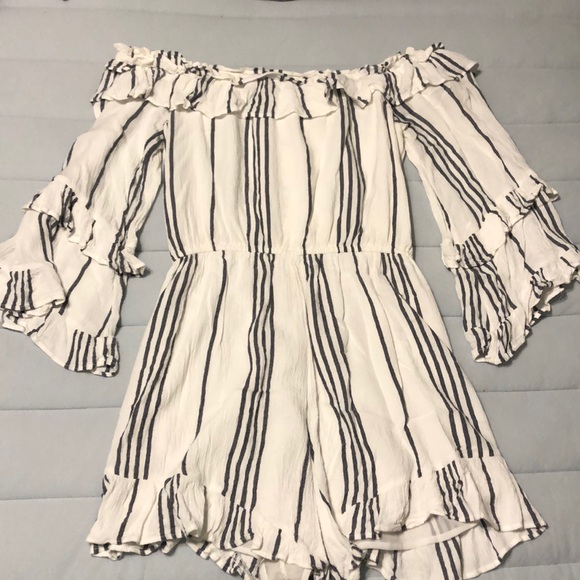 Off the shoulder navy and white romper - Picture 6 of 6